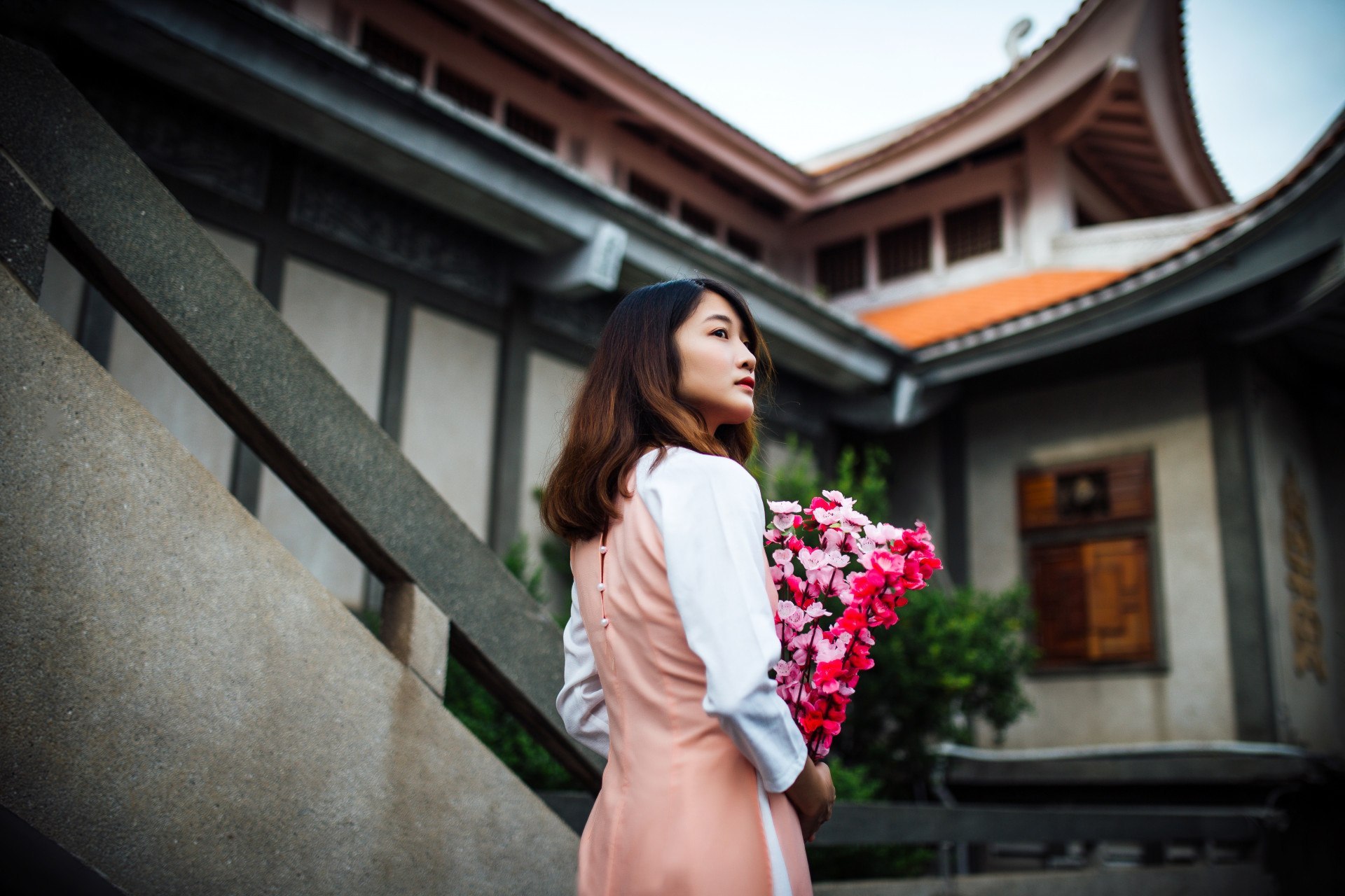How to Connect with Women from Singapore